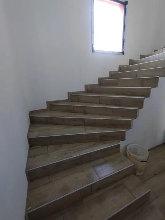Pose d une escalier , Ambérieu-en-Bugey, Couard Raphaël