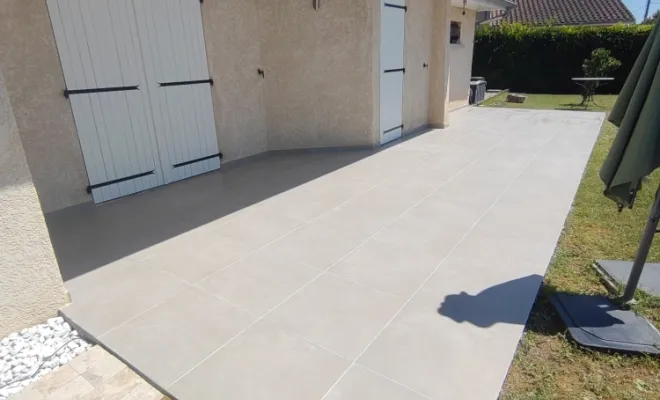 Pose de carrelage 60/60 sur une dalle béton à Loyettes
